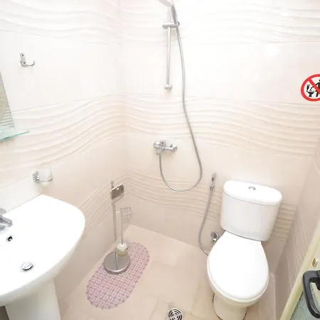 Jonian 3* Σαράντα