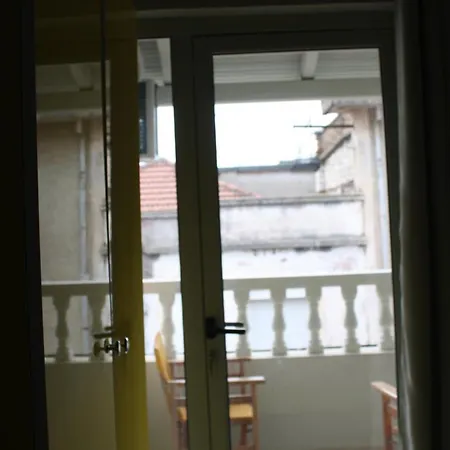 Jonian Σαράντα