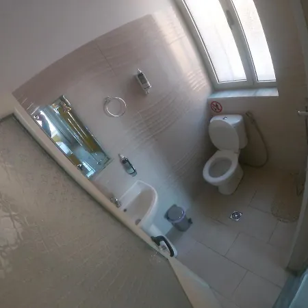 Jonian Σαράντα